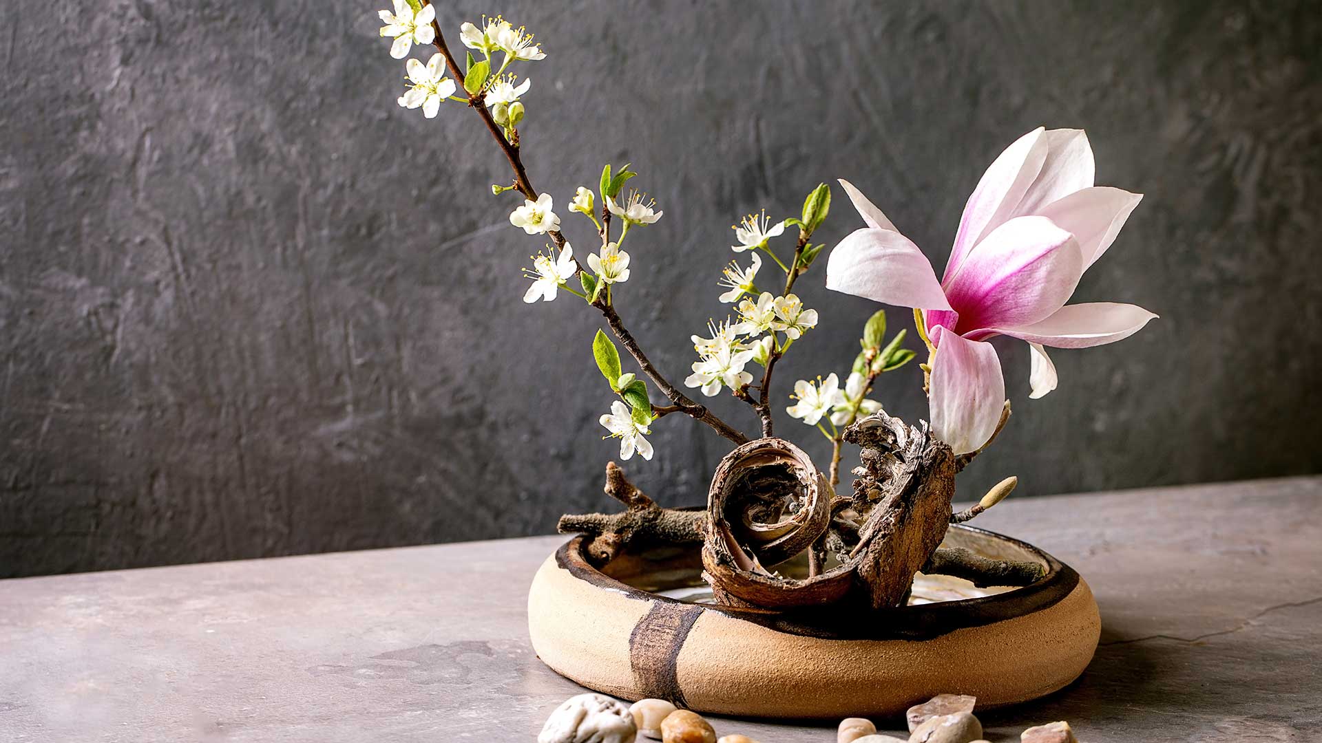 A photo of Ikebana flower arrangement on a table